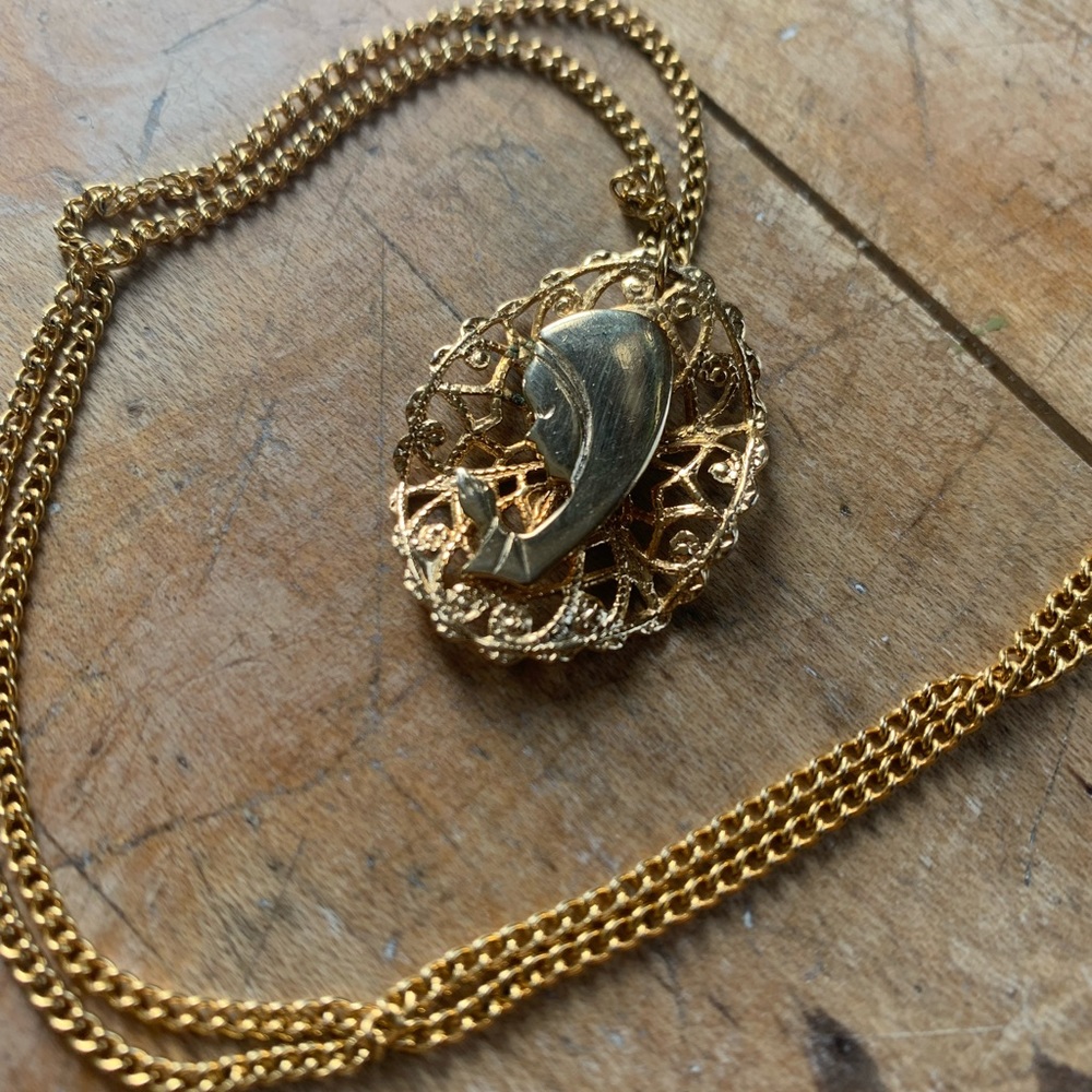 Vintage Virgin Mary Necklace - Picture 3 of 7